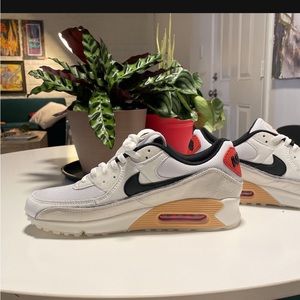 Nike Air Max 90 SE "Swoosh Fiber" White Black Sesame
Size 10.5